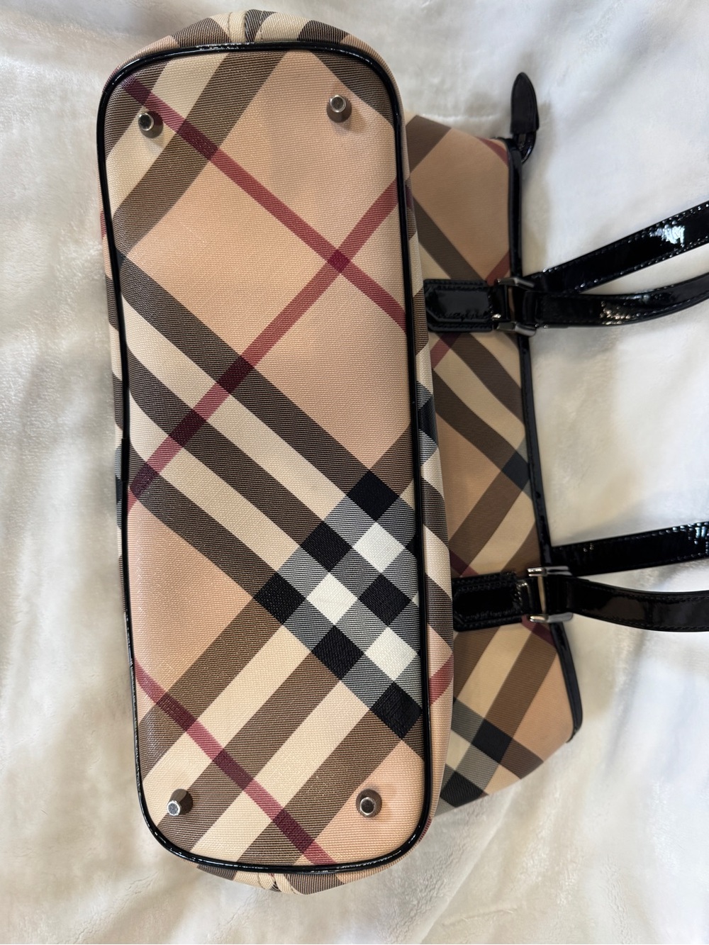 Classic Burberry Super Nova Plaid Tote Bag with Black Patent Trim - Picture 2 of 7